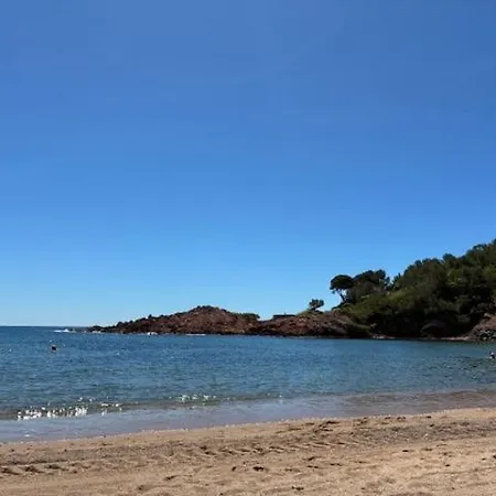 F1 Esterel 50 M Plage, Parking, Securisee Apartment