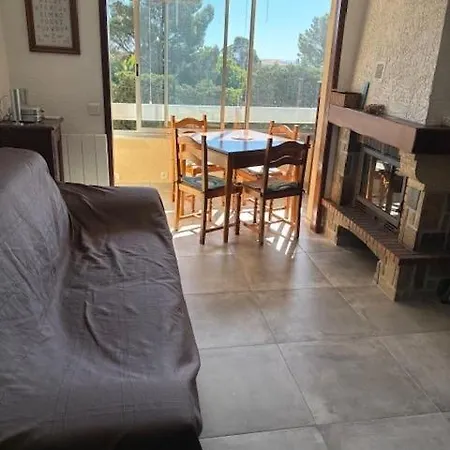 F1 Esterel 50 M Plage, Parking, Securisee Apartment